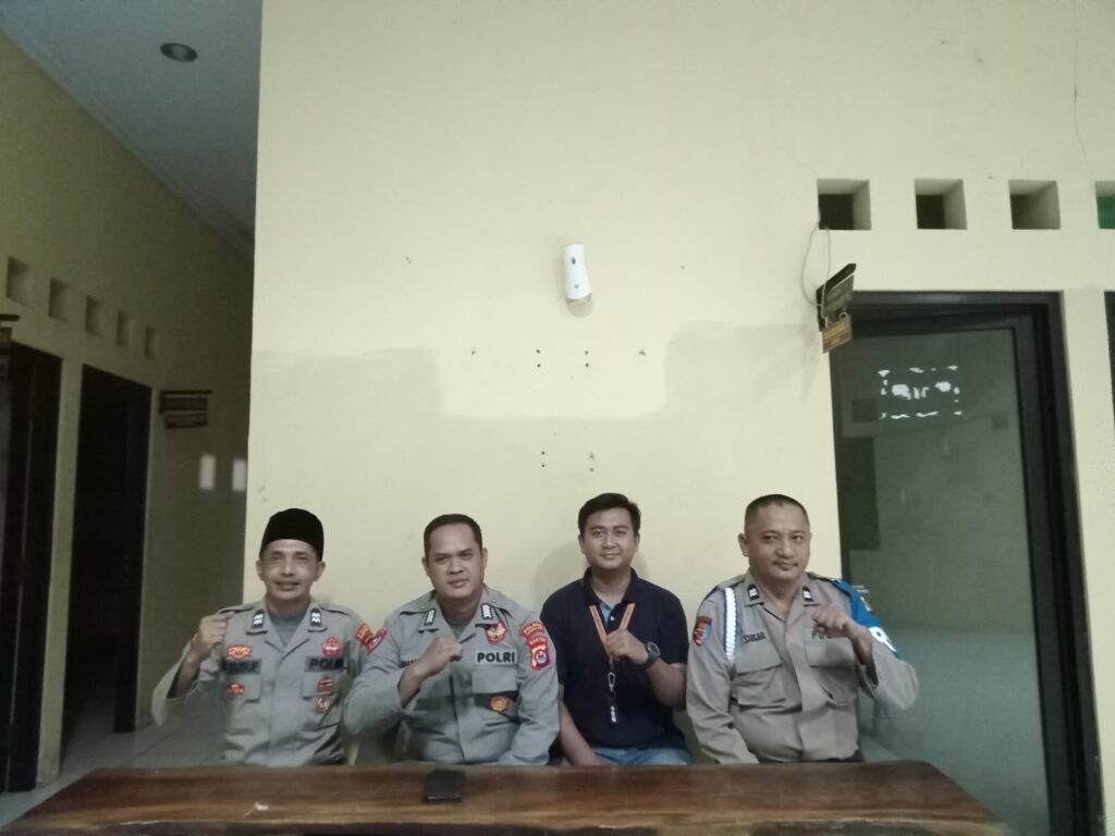 Polsek Cigeulis Gelar Giat Siaga Mako untuk Tingkatkan Kesiapsiagaan 2 WhatsApp Image 2024 08 04 at 22.27.41