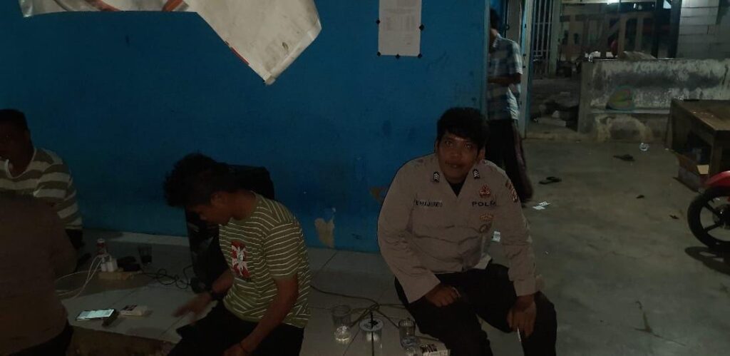 Anggota Polsek Angsana Polres Pandeglang Laksanakan Patroli Dialogis di Desa Angsana 6 WhatsApp Image 2024 08 04 at 22.34.49