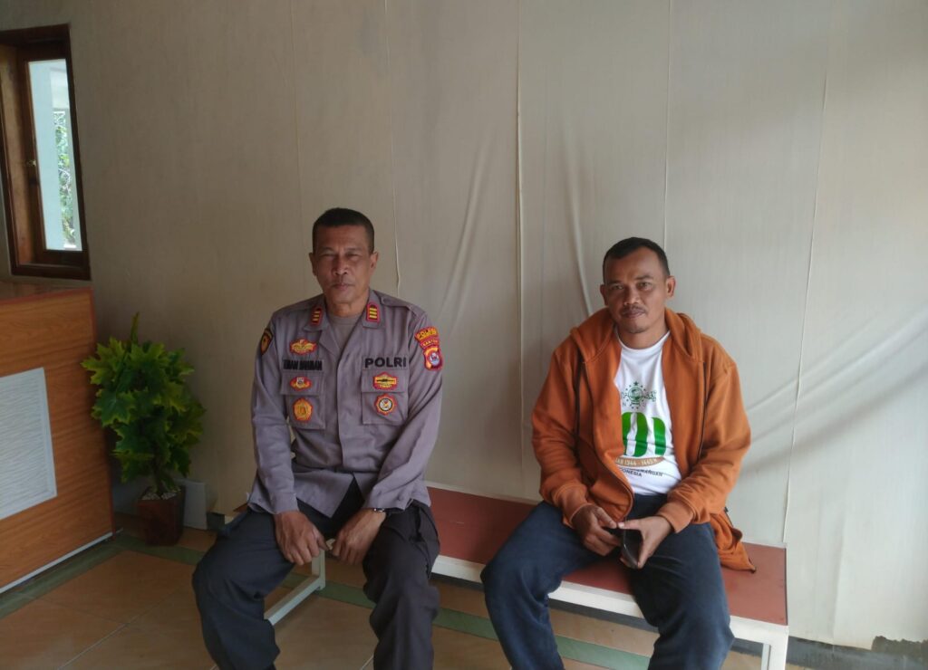 Kapolsek Angsana Sambangi Masyarakat Desa Padaherang dan Sampaikan Pesan Kamtibmas 10 WhatsApp Image 2024 08 04 at 22.35.33