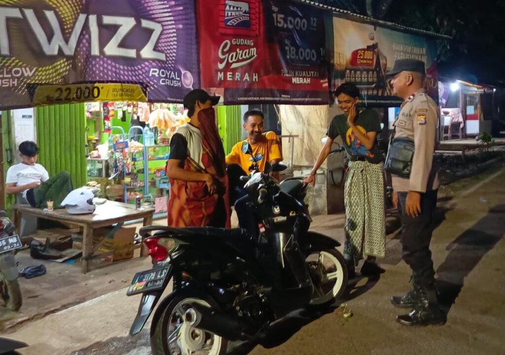 Polsek Cibaliung Polres Pandeglang Gelar Sambang dan Patroli Malam untuk Jaga Kamtibmas 1 WhatsApp Image 2024 08 05 at 03.41.03 1