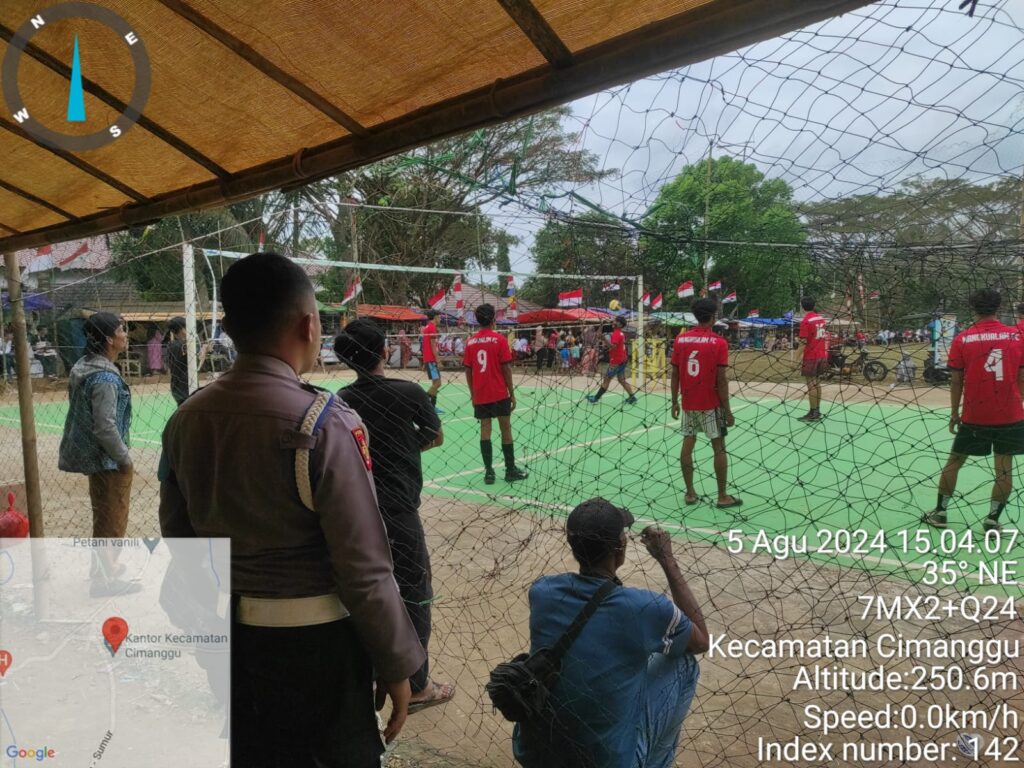 Personil Polsek Cimanggu laksanakan giat PAM pertandingan voli ball dalam rangka memeriahkan HUT RI yang Ke 79 7 WhatsApp Image 2024 08 05 at 21.30.14