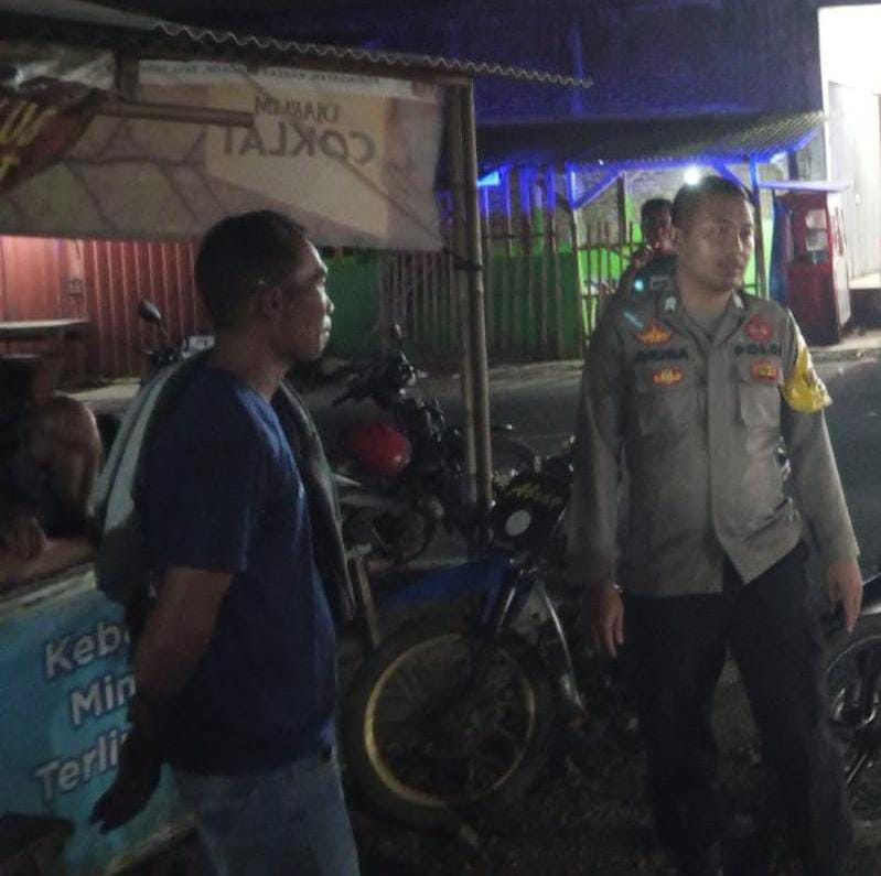 Polsek Cibaliung Gelar Sambang dan Patroli Malam, Ciptakan Rasa Aman dan Nyaman Bagi Warga Masyarakat 7 WhatsApp Image 2024 08 06 at 06.10.52
