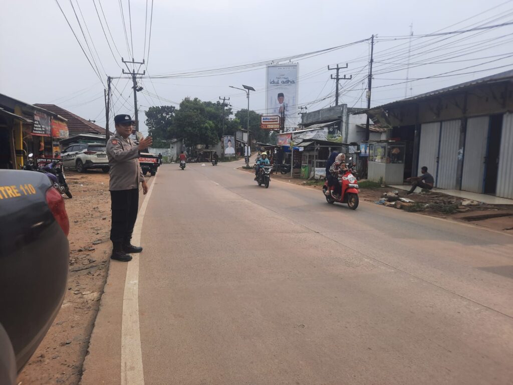 Polsek Picung Gelar Strong Point Pengaturan Lalu Lintas Cegah Kemacetan 6 WhatsApp Image 2024 08 06 at 23.56.40