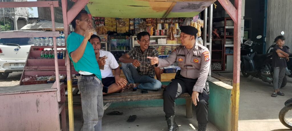 Unit Samapta Polsek Picung Laksanakan Patroli Dialogias Sambangi Warga Masyarakat 7 WhatsApp Image 2024 08 06 at 23.57.27