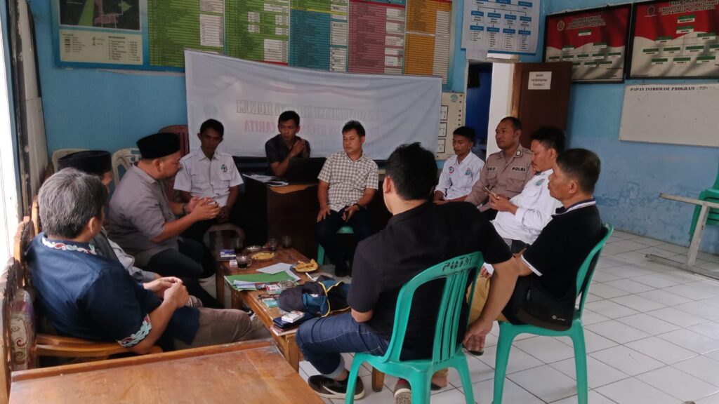 Polsek Carita Hadiri Kegiatan Musyawarah di Desa Banjarmasin 5 WhatsApp Image 2024 08 07 at 05.27.16