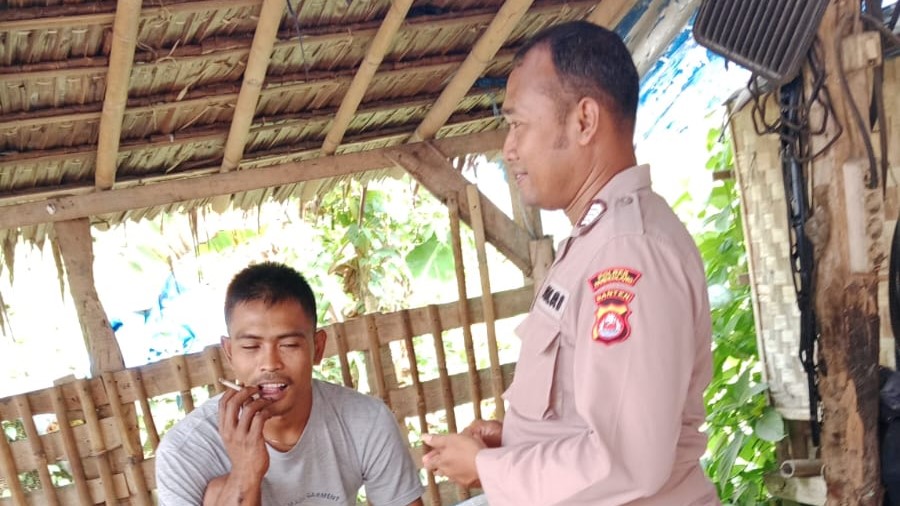 Polsek Carita Melaksanakan Patroli Siang untuk Antisipasi Kejahatan 6 WhatsApp Image 2024 08 07 at 05.28.59