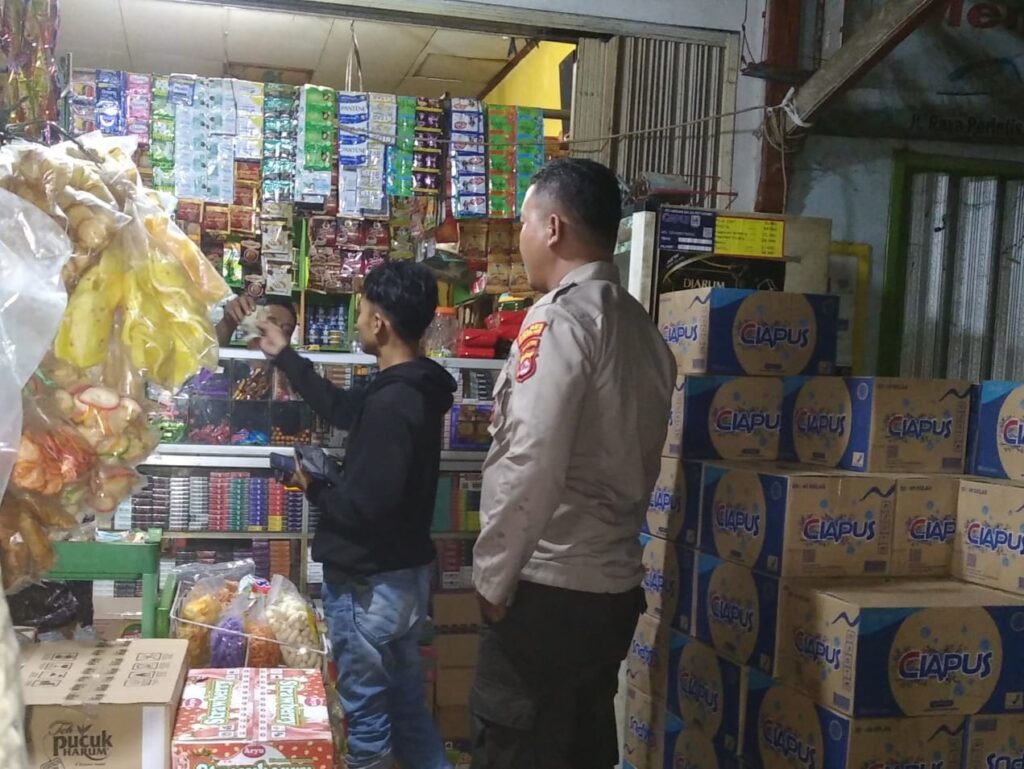 Patroli Dialogis, Sejumlah Minimarket dan Pertokoan Disambangi Polsek Menes 9 WhatsApp Image 2024 08 07 at 14.19.59