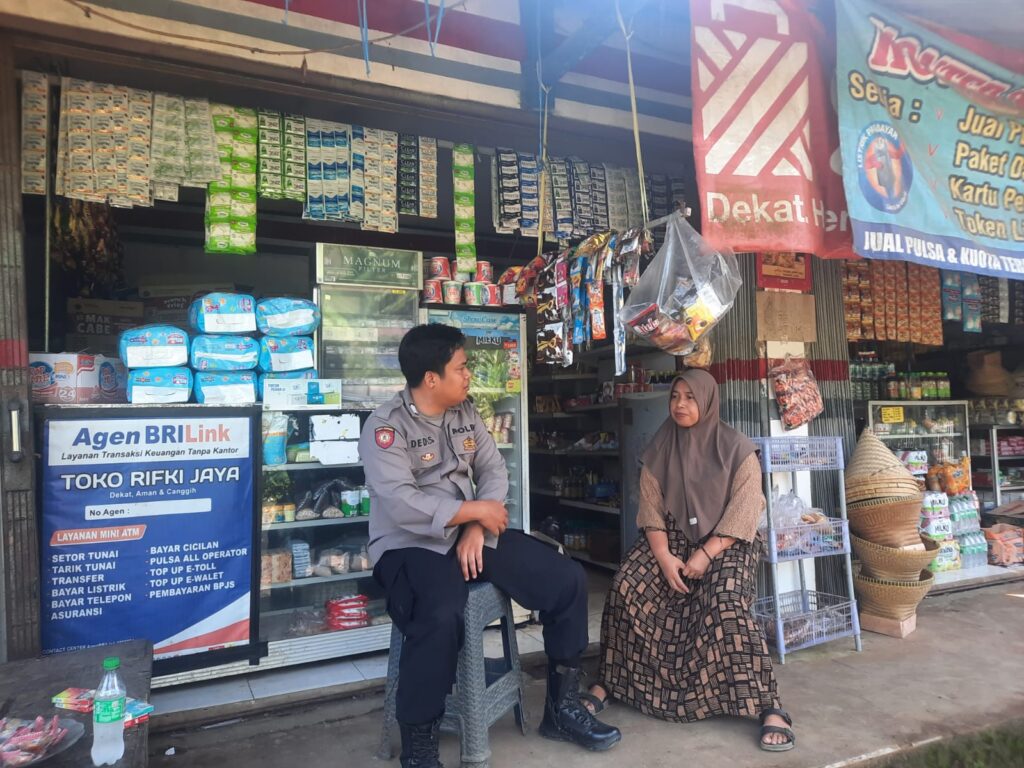 Bhabinkamtibmas Polsek Picung Bripka Dede Supriyadi Melaksanakan Sambang Pengusaha Kecil 5 WhatsApp Image 2024 08 08 at 21.56.11