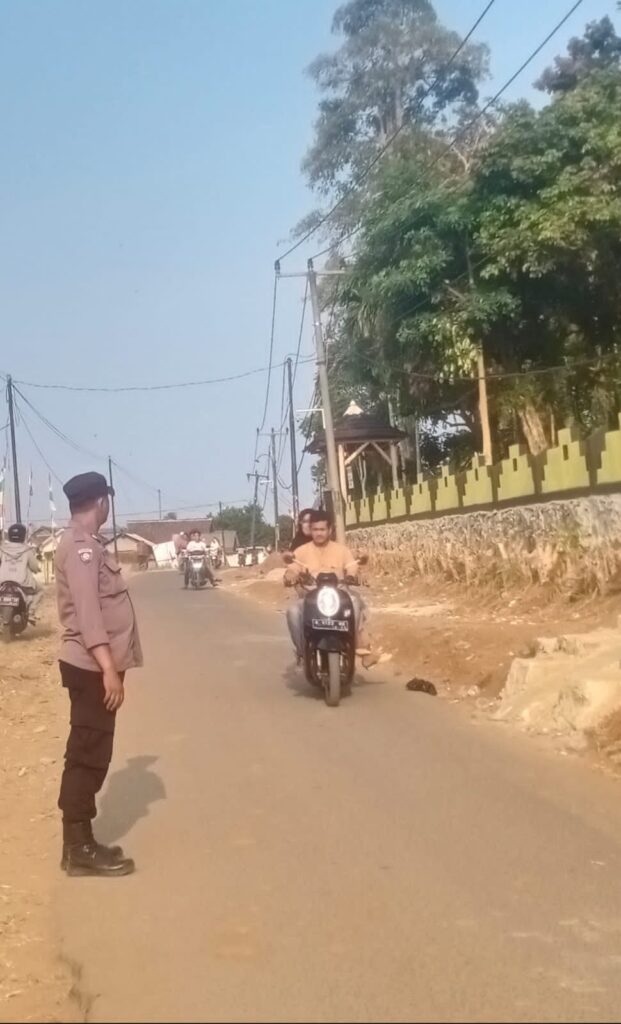 Giat rutin Polsek Picung strong point Pengaturan Jln. Raya Picung - Malingping 1 WhatsApp Image 2024 08 08 at 21.57.33