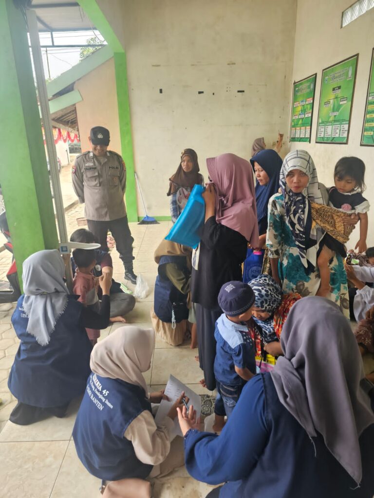Ps. Kanit Binmas Polsek Picung Dukung Penuh Imunisasi Balita, Ciptakan Suasana Aman dan Nyaman 10 WhatsApp Image 2024 08 08 at 21.59.33