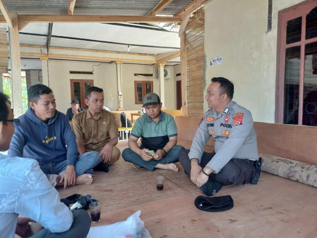 Polsek Picung Tingkatkan Keamanan, Sambangi PPK Picung 7 WhatsApp Image 2024 08 08 at 22.08.41