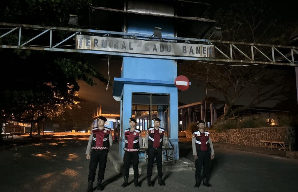 Sat Samapta Polres Pandeglang Gelar Patroli Malam di Terminal Kadubanen 3 WhatsApp Image 2024 08 09 at 05.13.23