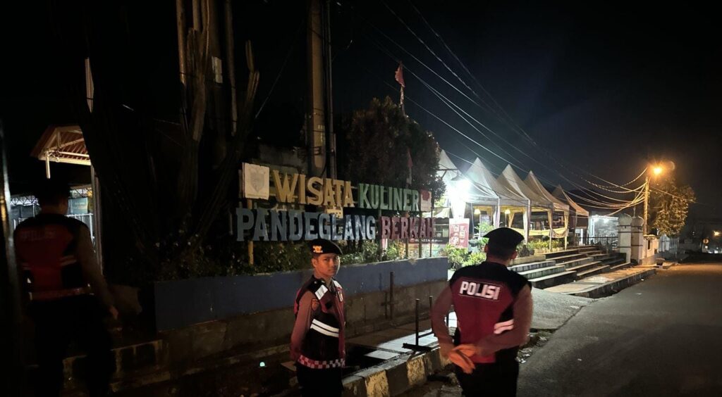 Sat Samapta Polres Pandeglang Laksanakan Patroli Kamtibmas di Gedung Juang 4 WhatsApp Image 2024 08 09 at 05.13.25