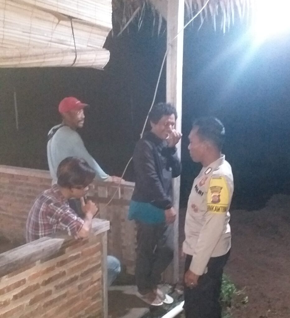 Polsek Carita Laksanakan Patroli Malam ke Desa Binaan di Carita 7 WhatsApp Image 2024 08 09 at 05.58.31