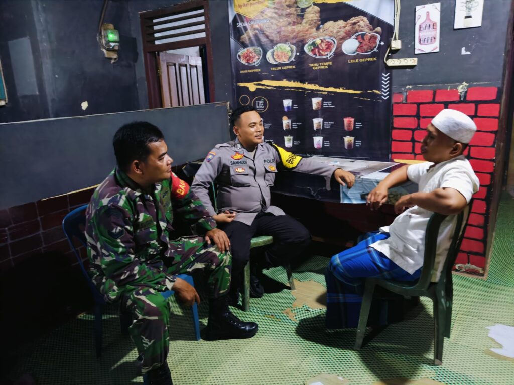Bhabinkamtibmas Polsek Panimbang Bripka Samhudi dan Babinsa Rasudin Sambangi Warga Binaan di Desa Citeureup 1 WhatsApp Image 2024 08 09 at 23.20.08