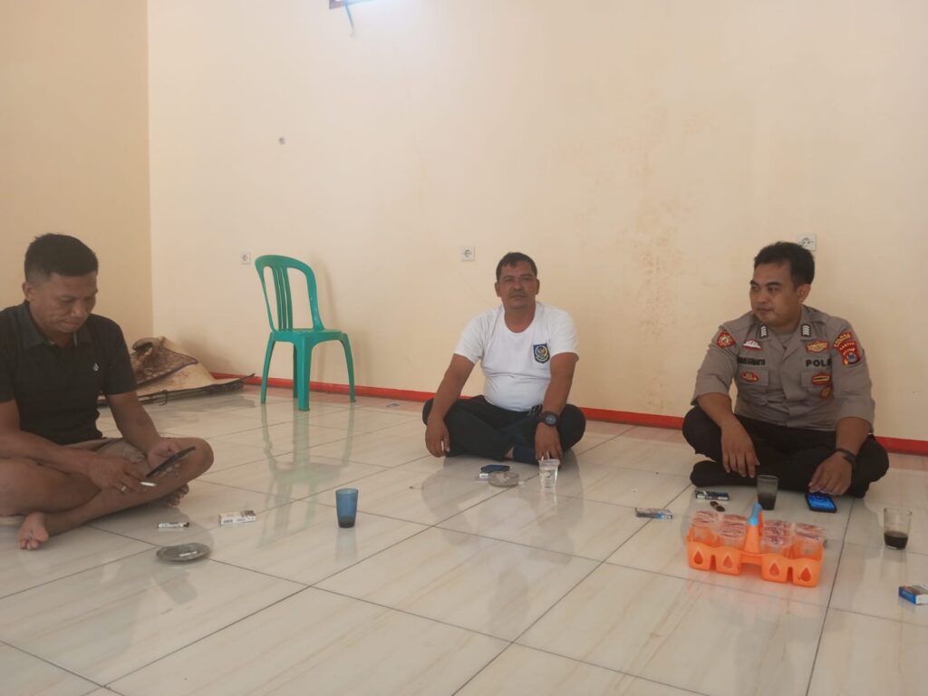 Petugas Piket Polsek Cimanggu Laksanakan Rutinitas Sambang Kantor Desa Padasuka 7 WhatsApp Image 2024 08 09 at 23.21.28