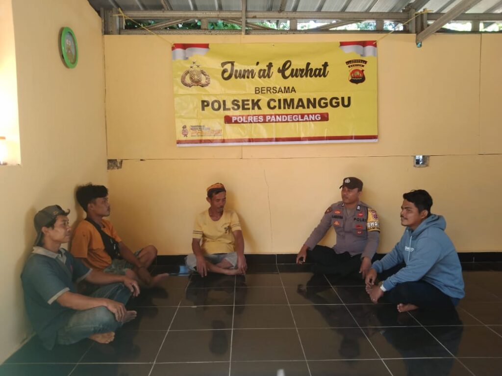 Bhabinkamtibmas Polsek Cimanggu Rutin Setiap Jumat Melakukan Program Jumat Curhat 10 WhatsApp Image 2024 08 09 at 23.21.45