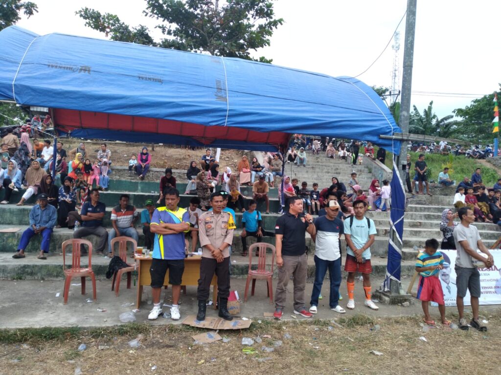 Polsek Panimbang Lakukan Pengamanan Sepak Bola HUT RI di Desa Tanjungjaya 10 WhatsApp Image 2024 08 09 at 23.45.45