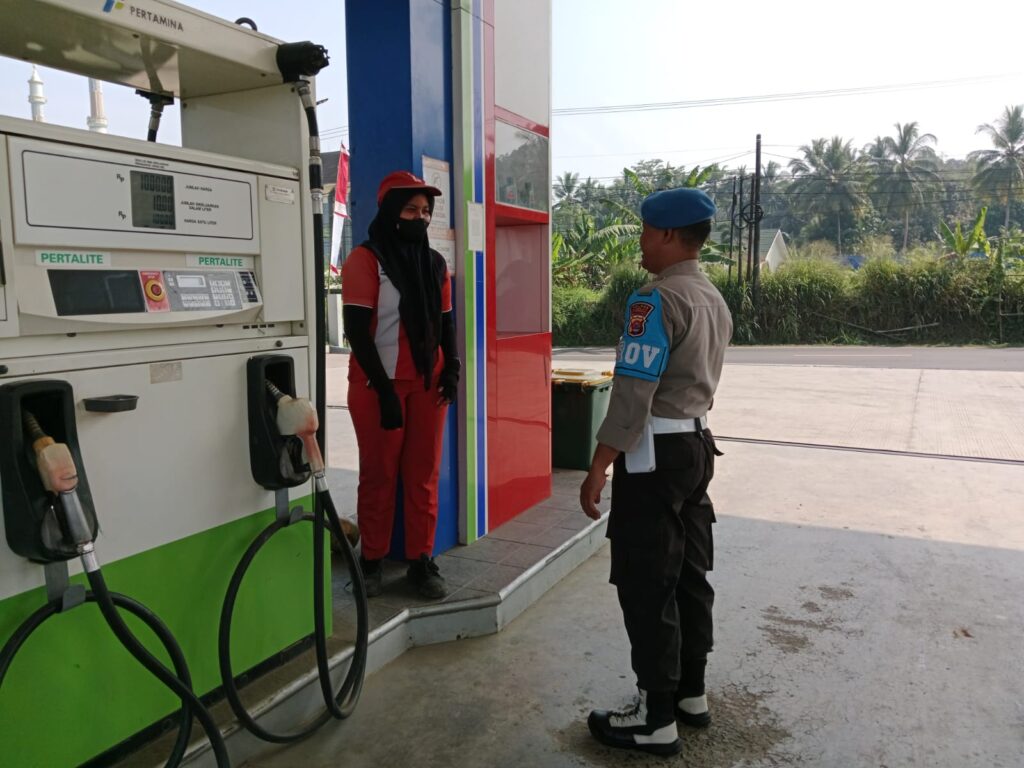 Ciptakan Situasi Kamtibmas Aman Kondusif Poslek Cikedal Patroli Dialogis 4 WhatsApp Image 2024 08 10 at 02.20.55