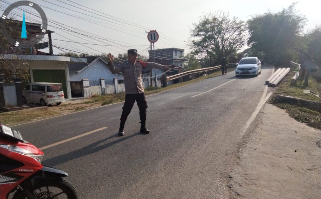 Polsek Cikeusik Gelar Pengaturan Arus Lalu Lintas Sore Hari 6 WhatsApp Image 2024 08 10 at 04.17.50
