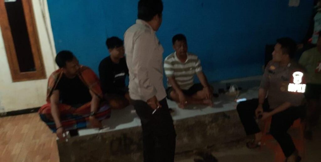 Anggota Piket Polsek Angsana Laksanakan Patroli Dialogis Cegah Kriminalitas 4 WhatsApp Image 2024 08 10 at 06.08.42