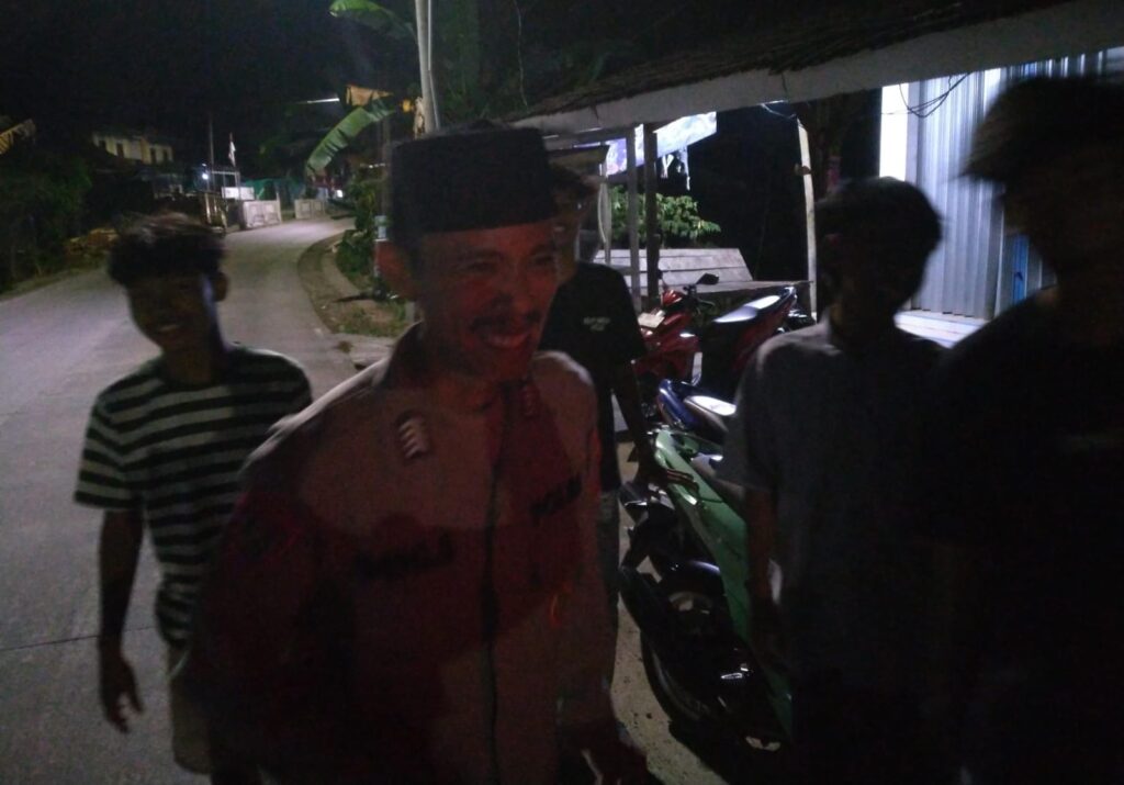 Sapa Masyarakat Saat Patroli, Kanit Binmas Polsek Angsana Sampaikan Pesan Kamtibmas 5 WhatsApp Image 2024 08 10 at 06.08.52