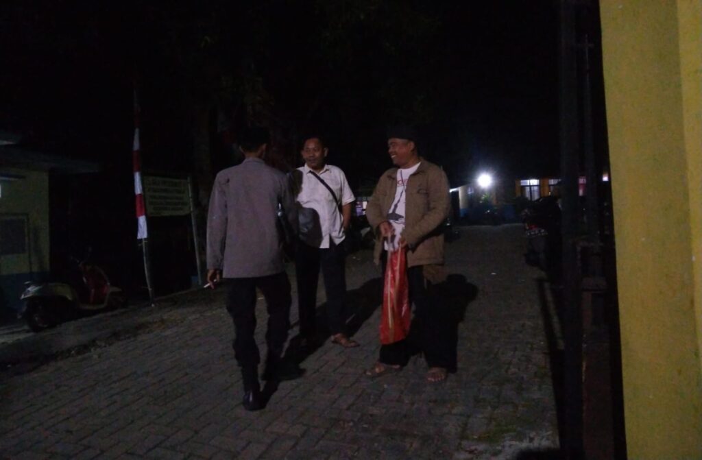 Kanit Binmas Polsek Angsana Bripka Deni Sutarman Laksanakan Patroli Dialogis di Desa Angsana 6 WhatsApp Image 2024 08 10 at 06.09.02