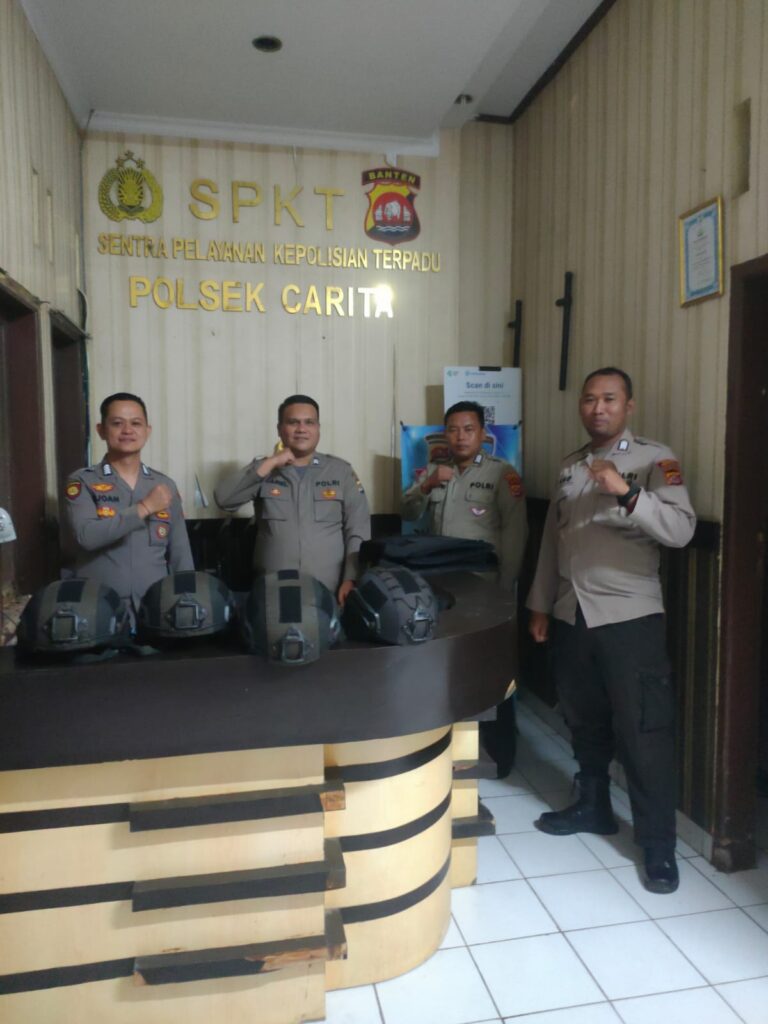 Petugas Piket Polsek Carita Melaksanakan Siaga Mako 10 WhatsApp Image 2024 08 10 at 06.11.45