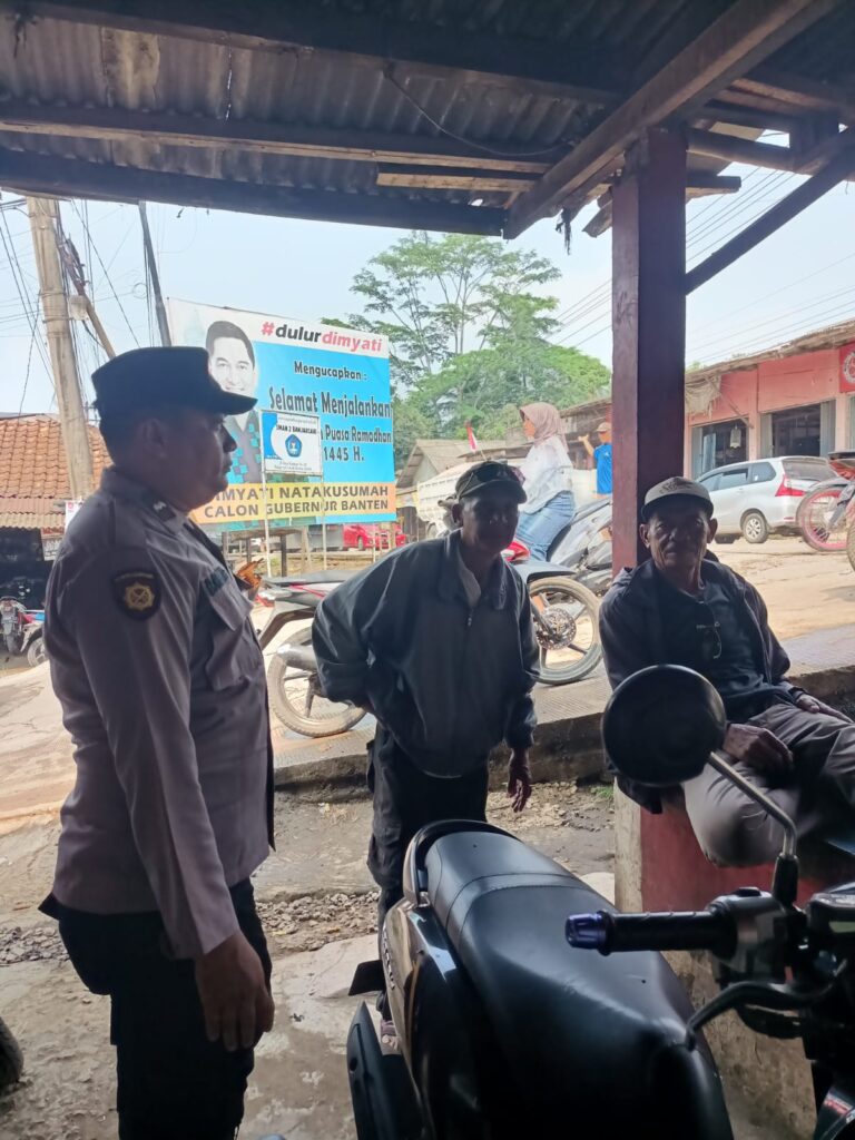 Polsek Bojong Polres Pandeglang Sambangi Tukang Ojek Pengkolan dan Berikan Himbauan Kamtibmas 8 WhatsApp Image 2024 08 10 at 11.28.34