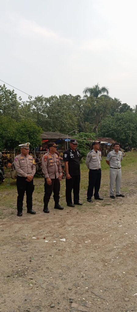 Kapolsek Carita IPTU Turip, S.AP, Bersama Ditlantas Polda Banten dan Dishub Prov. Banten Laksanakan Patroli Wisata dan Pengecekan Kendaraan Bus di Pantai Karang Sari 5 WhatsApp Image 2024 08 11 at 06.00.48