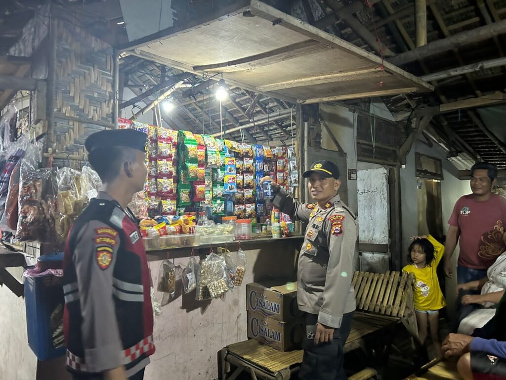 Kapolsek Carita Pimpin Patroli Malam KRYD Bersama Personil Polsek dan BKO Dit Samapta Polda Banten 9 WhatsApp Image 2024 08 11 at 06.15.28