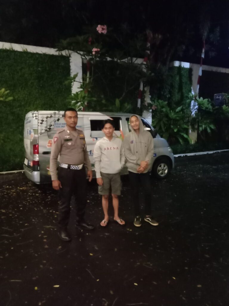 Polsek Carita Himbau Pemuda Agar Segera Pulang Jika Tidak Ada Kegiatan pada Malam Hari 1 WhatsApp Image 2024 08 11 at 06.20.19