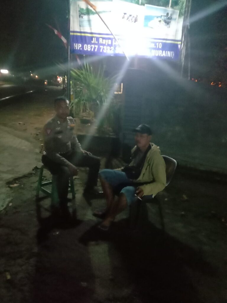 Polsek Carita Berdialog dengan Penjaga Pantai Lagundi Carita tentang Kesehatan dan Keselamatan Malam Hari 2 WhatsApp Image 2024 08 11 at 06.22.38