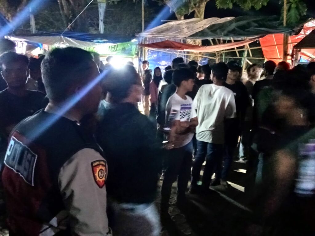 Polsek Cibaliung Gelar Sambang dan Patroli Malam, Ciptakan Rasa Aman dan Nyaman Bagi Warga Masyarakat 3 WhatsApp Image 2024 08 11 at 06.23.34