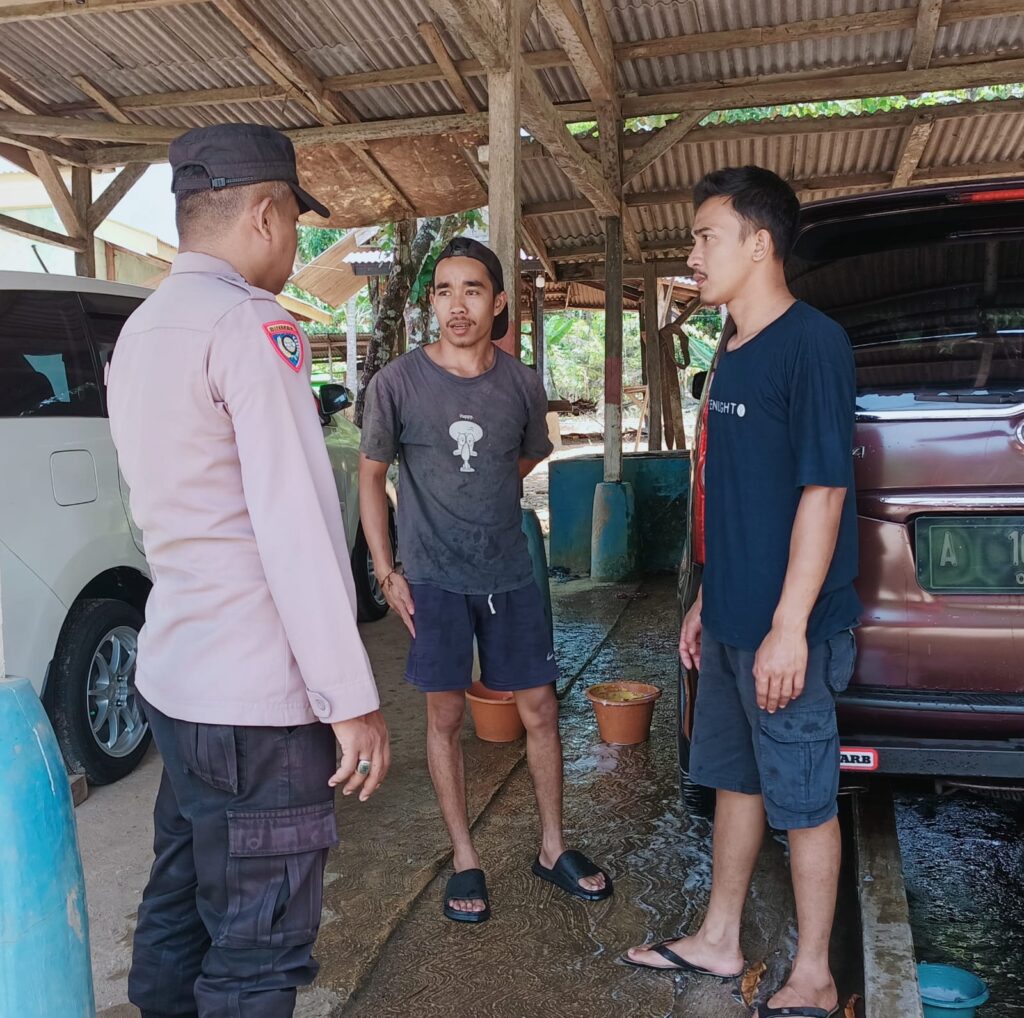 Bhabinkamtibmas Polsek Cimanggu Bripka Ajat Sudrajat Sambangi Pemilik Usaha Steam 8 WhatsApp Image 2024 08 12 at 00.26.04