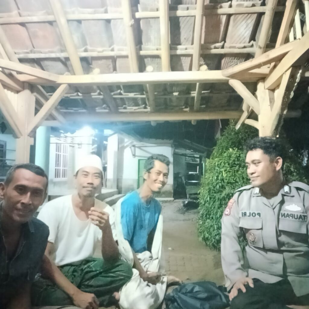 Perkuat Kamtibmas, Polsek Picung Menggelar Patroli Poskamling 3 WhatsApp Image 2024 08 12 at 00.49.31