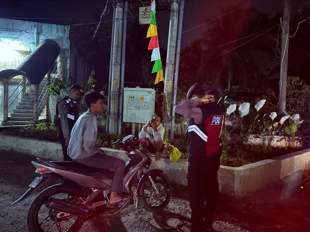 Sat Samapta Polres Pandeglang Sambangi Warga dalam Patroli Malam 7 WhatsApp Image 2024 08 12 at 05.56.29 2