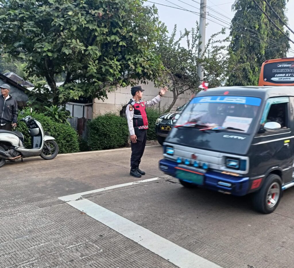 Polsek Bojong Polres Pandeglang Gelar Kegiatan Strong Point untuk Ciptakan Kamseltibcar Lantas 4 WhatsApp Image 2024 08 12 at 08.23.51