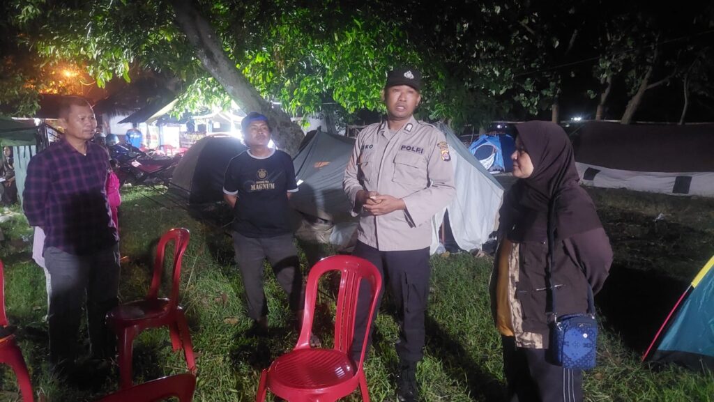 Polsek Carita Memonitoring Kegiatan Camping Pramuka di Pantai Matahari Carita 9 WhatsApp Image 2024 08 13 at 06.43.38