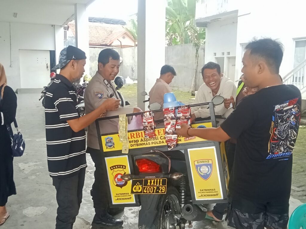 Bhabinkamtibmas Polsek Pandeglang Gelar Warbinling di Kp. Saruni, Serap Aspirasi dan Berikan Solusi kepada Warga 4 WhatsApp Image 2026 04 23 at 14.19.35