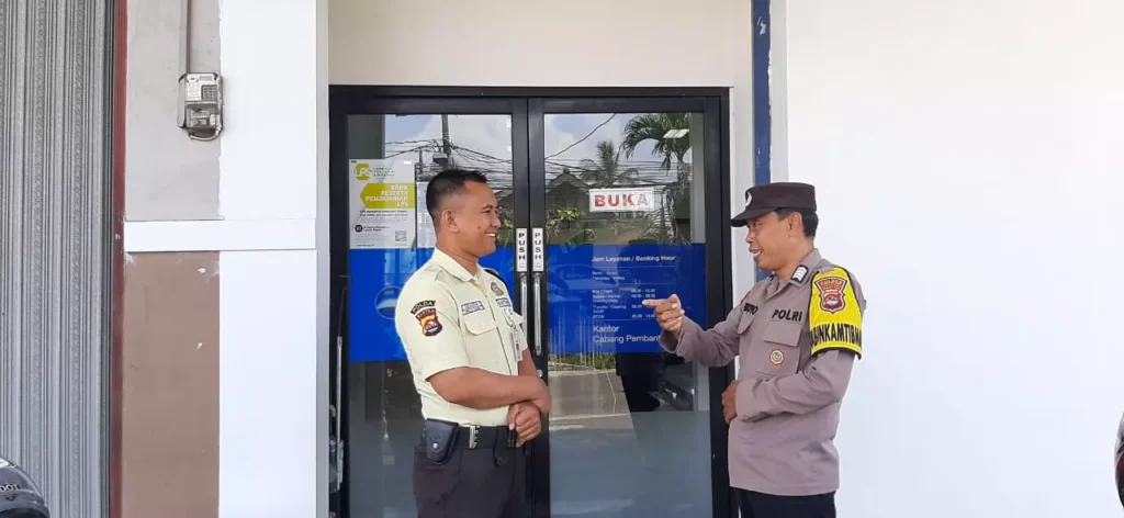 Ciptakan Situasi Kondusif, Bhabinkamtibmas Polsek Pandeglang Gelar Sambang ke Bank BWS 2 MConverter.eu WhatsApp Image 2026 05 12 at 13.02.35