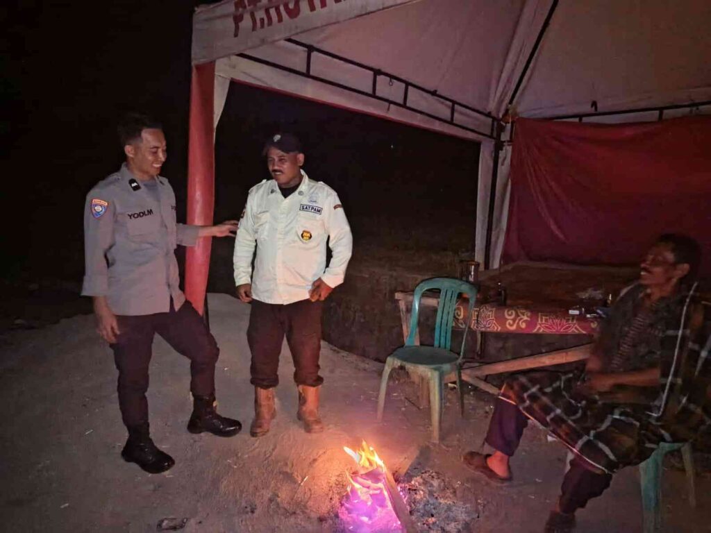 Wujudkan Lingkungan Kerja yang Aman, Bhabinkamtibmas Polsek Pandeglang Sambang Adira Finance dan Sampaikan Pesan Kamtibmas 1 WhatsApp Image 2026 07 26 at 23.10.51 11zon