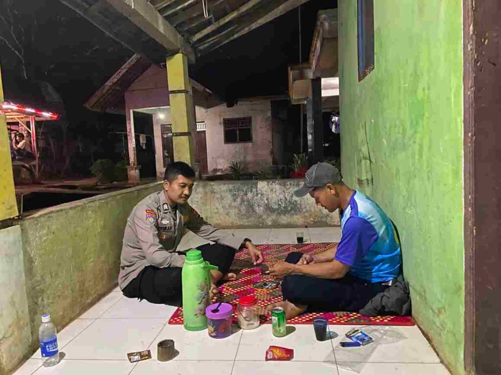 Lewat Sambang DDS, Bhabinkamtibmas Polsek Mandalawangi Perkuat Sinergi dengan Masyarakat Jaga Kamtibmas 8 WhatsApp Image 2026 08 07 at 22.42.28 11zon